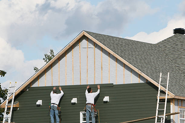 Professional Siding technician working in Boyce, VA